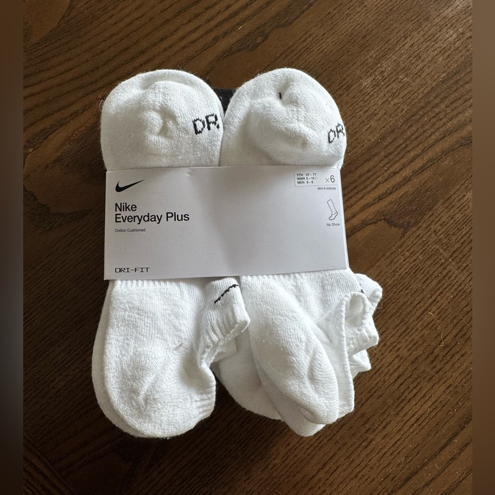Nike Everyday Plus Dri-FIT White Socks